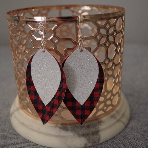 Mini Red Buffalo Plaid White/Silver Glitter Leaf Drop Earrings - Picture 1 of 3
